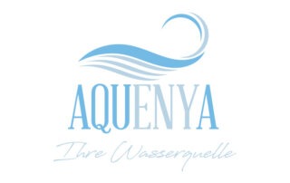 Aquenya Logo in Blau mit wellenförmigem Design und Schriftzug 'Ihre Wasserquelle'.